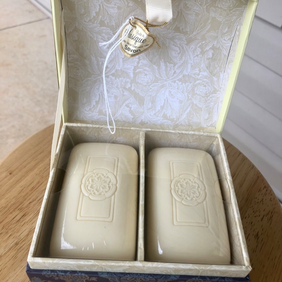 Verbena Soap with Keepsake Musical Box - Picture 5 of 6